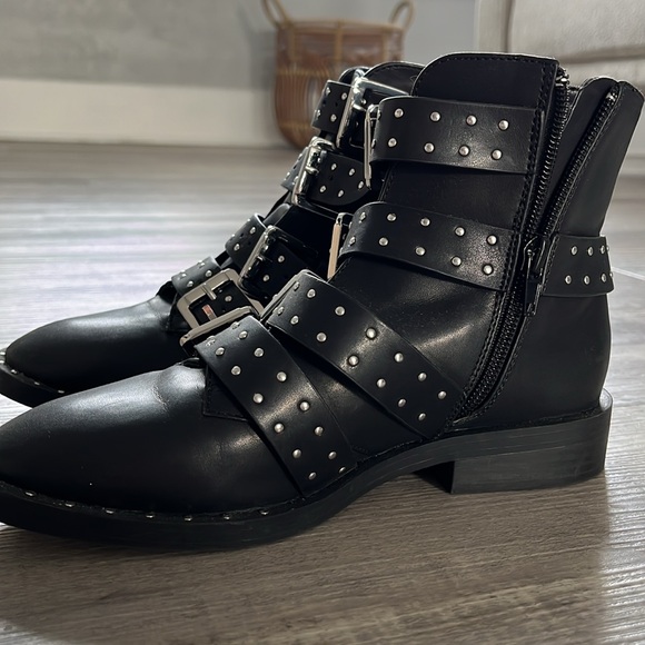 NWOT Forever 21 Black Studded Ankle Booties - Picture 5 of 7